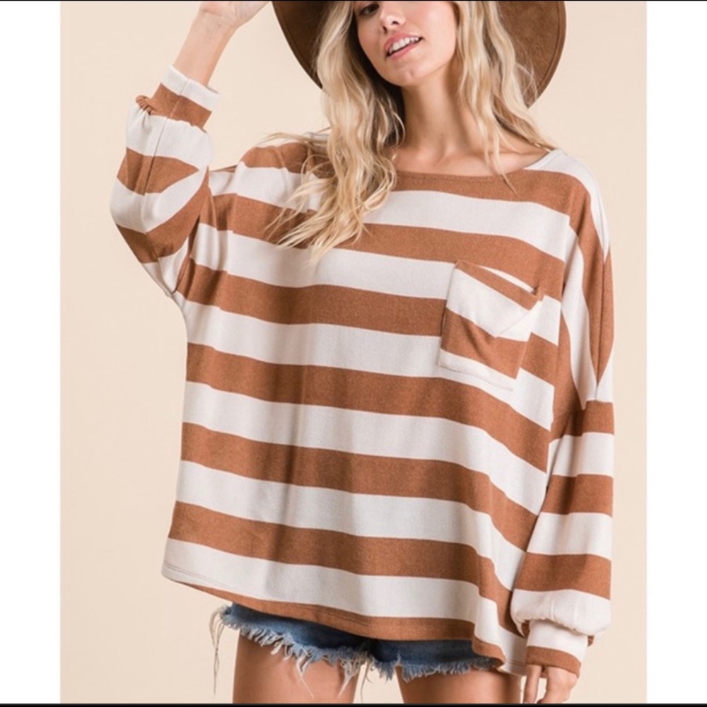 SOLD OUT! “𝚂𝚃𝚁𝙸𝙿𝙴𝙳 𝙱𝙰𝚃𝚆𝙸𝙽𝙶” chic top - Picture 3 of 6